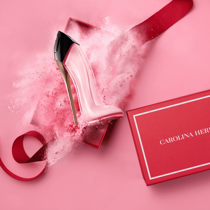 KÁSSIO PERFUMARIA - Good girl PINK! Lançamento!! A edição limitada do  tradicional maravilhoso perfume de Carolina Herrera nesta linda embalagem  que veio para dia das mães! Pirâmide Olfativa Notas de topo: Amêndoa